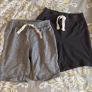 Old Navy 3T boys shorts.